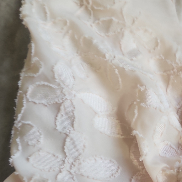 Umgee Lightest Of Pinks Floral Lace Sleeve Blouse - Picture 5 of 8